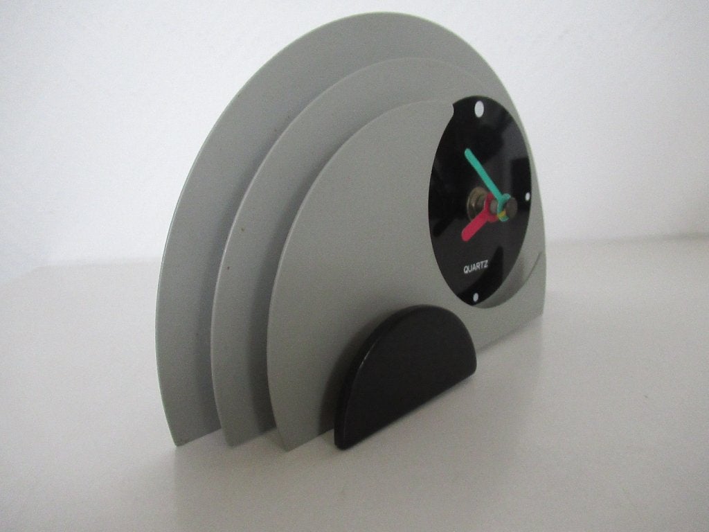Italiaans Memphis Milano design Quartz klokje jaren 75/80, Huis en Inrichting, Ophalen, Gebruikt, Grijs, Vintage