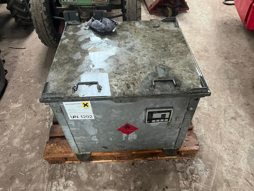 Brandstoftank - dieseltank 200 liter, Doe-het-zelf en Verbouw, Ophalen, Gebruikt