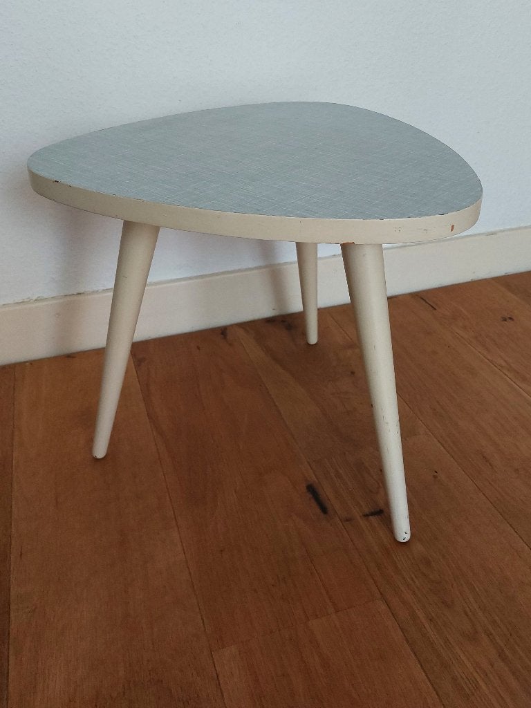 Driepoot Triangle bijzettafel   lichtblauw 38cm X 33cm, Ophalen, Minder dan 45 cm, Minder dan 55 cm, Zo goed als nieuw