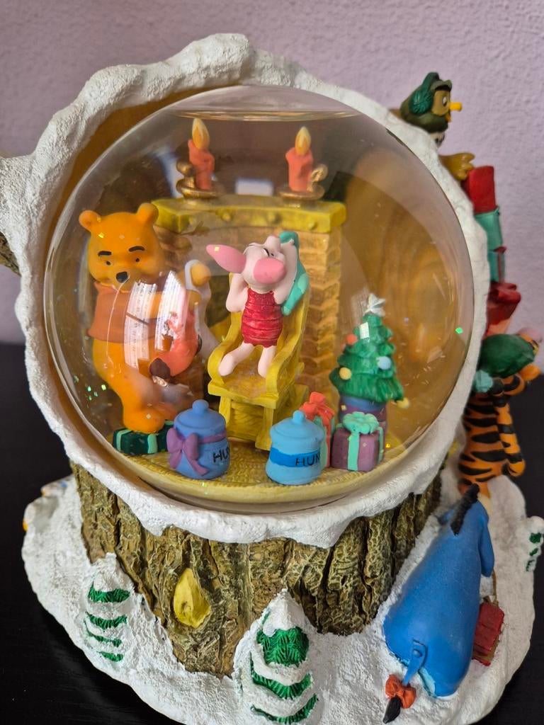 Prachtige snowglobe
Met winnie.roe.Tijgertje.knorretje uil., Ophalen of Verzenden, Zo goed als nieuw, Beeldje of Poppetje
