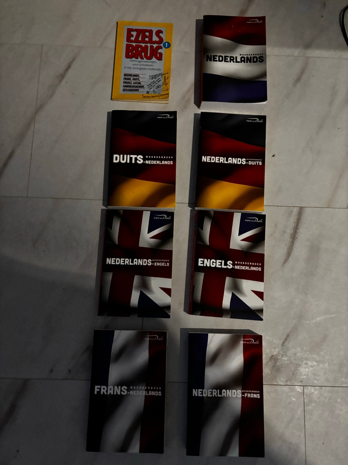 7 Van Dale Woordenboeken + Ezelsbrug boekje, Boeken, Ophalen of Verzenden, Gelezen, Van Dale, Nederlands
