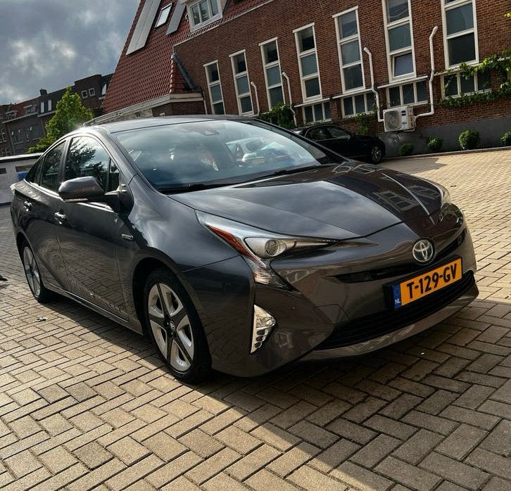 Toyota Prius 1.8 -Exculutive- Full Hybrid 122PK-2017 Grijs, 725 kg, 1350 kg, 98 pk, 725 kg