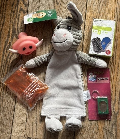 Hondenassortiment - knuffels met piep, borstel etc. - nieuw, Ophalen of Verzenden, Nieuw