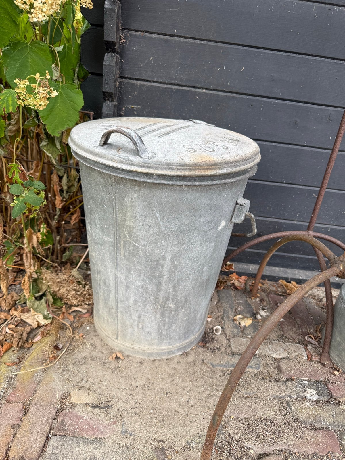 Vintage metalen vuilnisbak met deksel - Rotterdam, Ophalen, Vintage, Gebruikt, Metaal