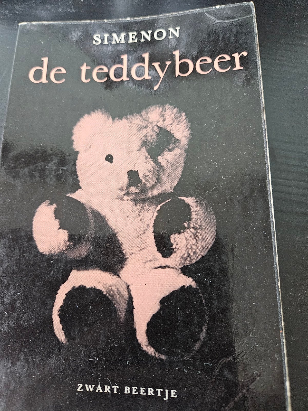 De Teddybeer - Georges Simenon (Zwarte Beertjes), Ophalen of Verzenden, Gelezen, Georges Simenon, Nederland