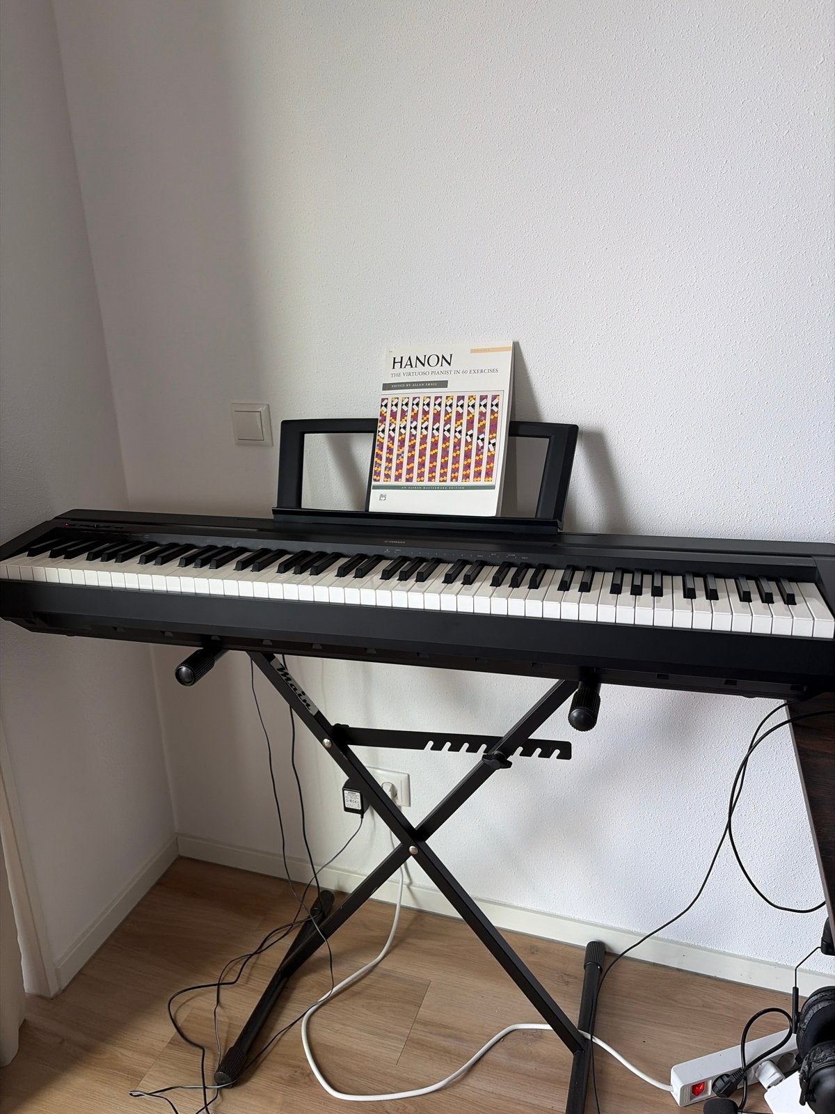 Yamaha Digital Piano P-35 met stand - Ideaal voor beginners!, Ophalen, Zwart, Digitaal, Zo goed als nieuw