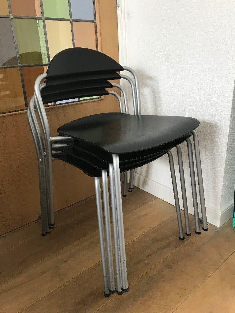 Set 4 Fritz Hansen VM201 stoelen Vico Magistretti design, Huis en Inrichting, Ophalen, Kunststof, Zo goed als nieuw, Nvt