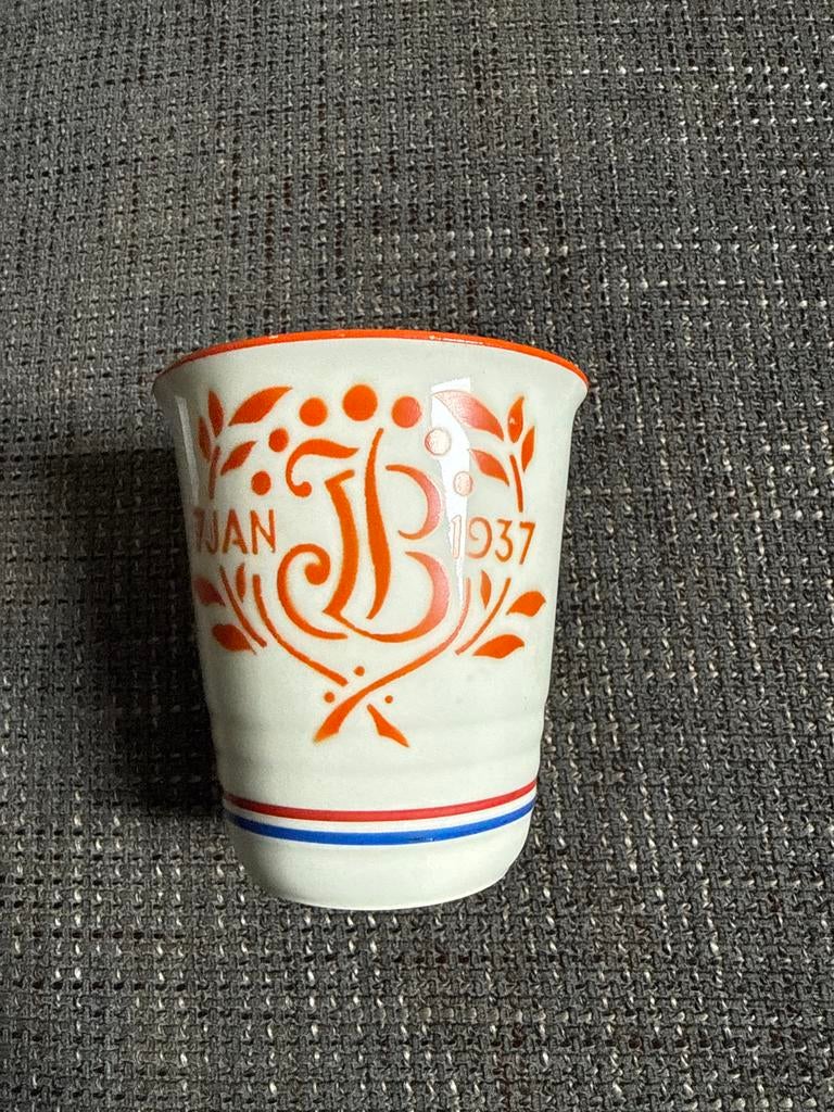 Vintage Beker 1937 Huwelijk Juluana en Bernhard, Ophalen of Verzenden, Gebruikt, Servies