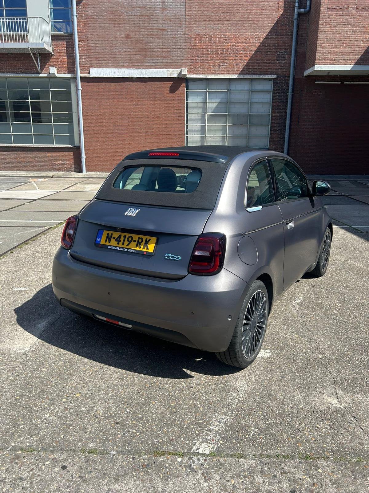 Fiat 500e La Prima 42 kWh, 2021, elekt., cabrio, 1e eigenaar, Auto's, 0 cilinders, 50 €/maand, 118 pk, Cabriolet