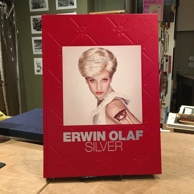 Nieuwstaat Erwin Olaf Silver Fotoboek Foto Boek Book, Ophalen of Verzenden, Zo goed als nieuw, Fotografen
