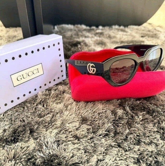Nieuwe Gucci Zonnebril - Stijlvol en Ongebruikt, Ophalen of Verzenden, Nieuw, Zwart, Overige merken