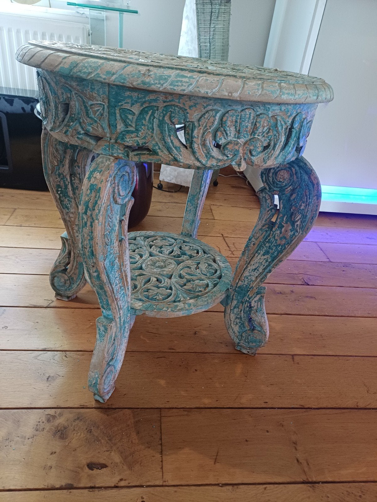Unieke handgesneden bijzettafel - hout, turquoise patina, Minder dan 45 cm, Minder dan 55 cm, Gebruikt, Rond
