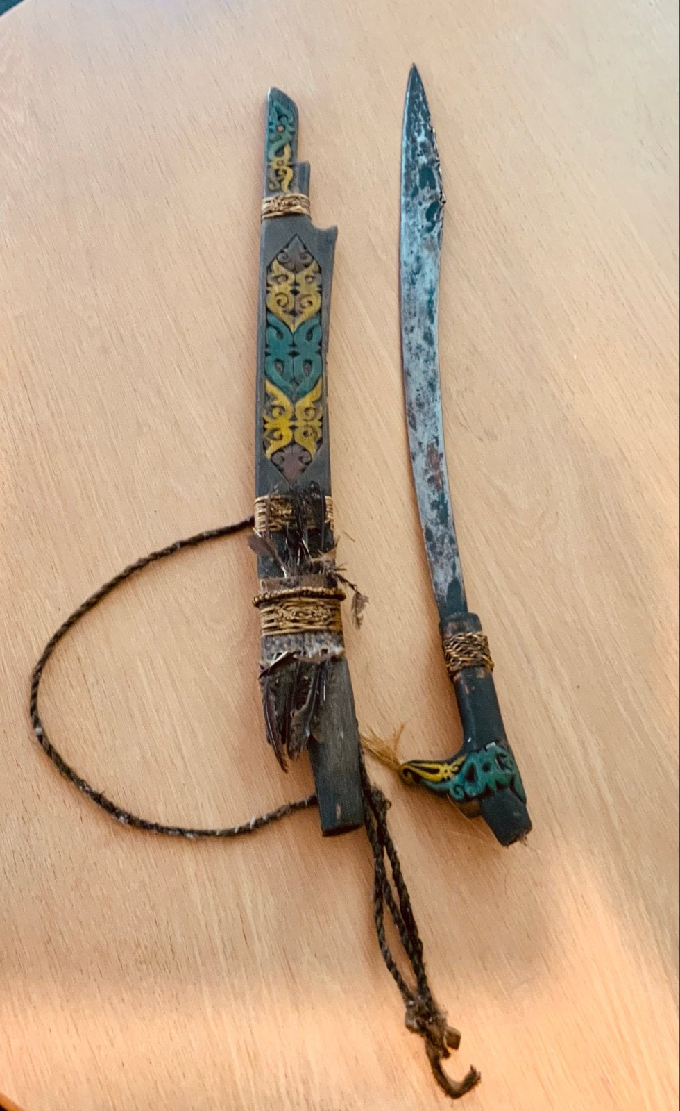 Traditionele Dayak Mandau (Koppenjagerszwaard) van Borneo, Hout, Ophalen of Verzenden, Indonesië, Gesneden