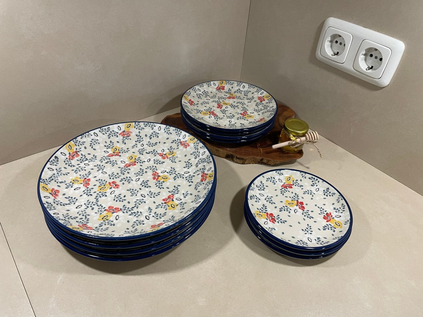Nieuw Bunzlau Servies: 4 Dinerborden, 4 Ontbijtborden, 3 Geb, Huis en Inrichting, Keuken | Servies, Overige merken, Nieuw, Ophalen of Verzenden