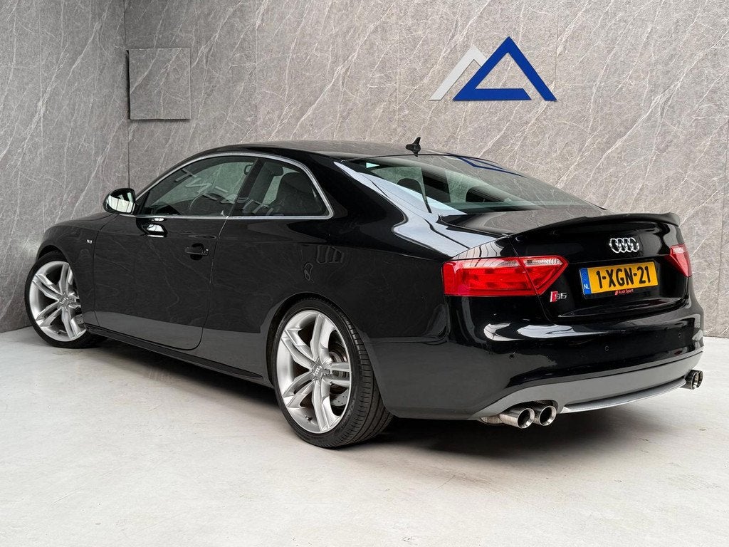 Audi S5 4.2 FSI S5 354 PK quattro / Nwe Distr. Ketting / Mil, Auto's, Audi, Gebruikt, 4 stoelen, Stoelverwarming, Zwart