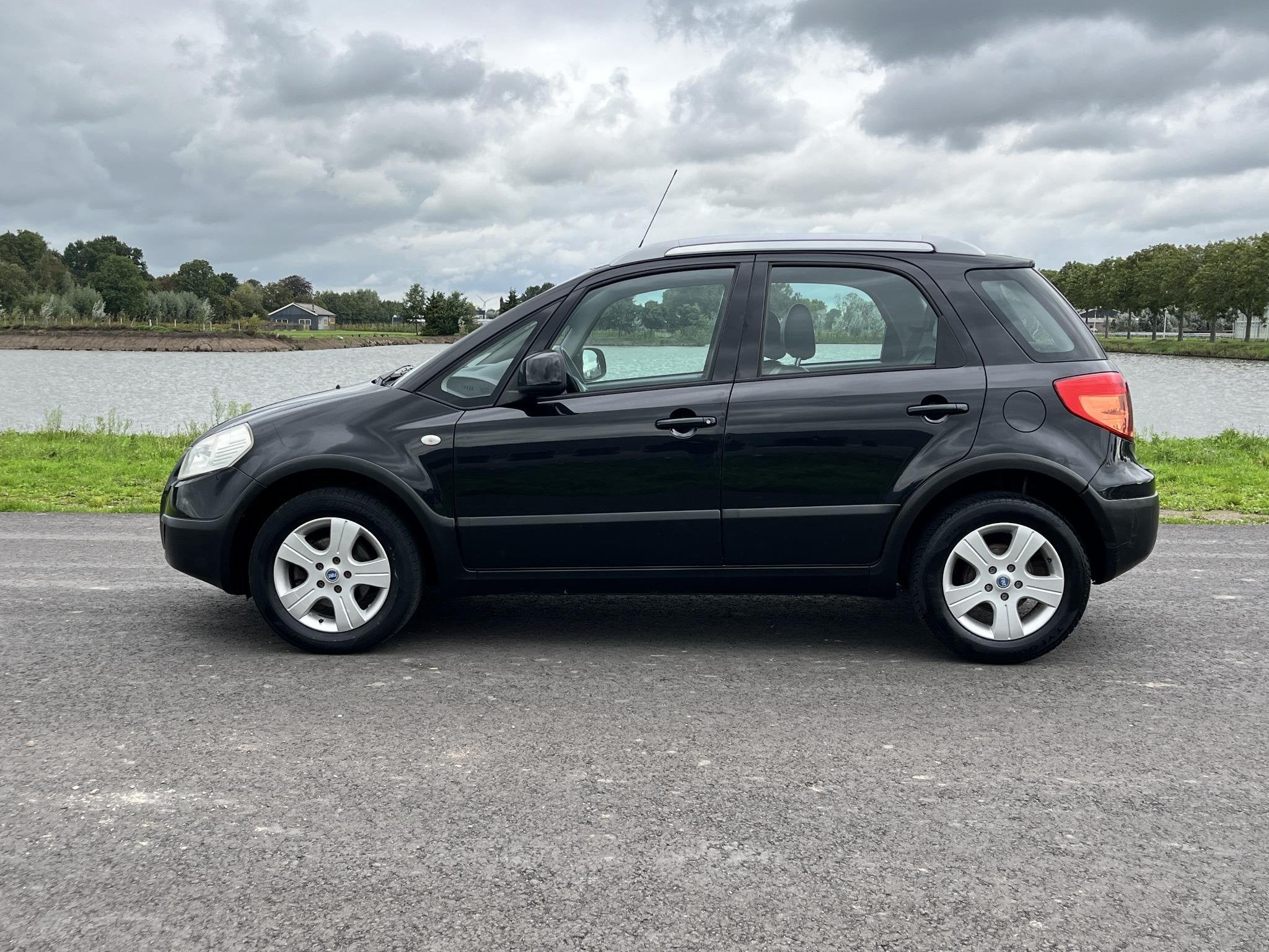 Fiat Sedici 1.6-16V Experience Fourwheeldrive (4x4) Airco, r, Gebruikt, 4 cilinders, 400 kg, Zwart