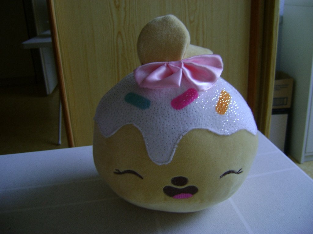 geel/witte pluche numnom knuffel van 20hx20br en roze strik, Geel, Overige typen, Ophalen of Verzenden, Zo goed als nieuw