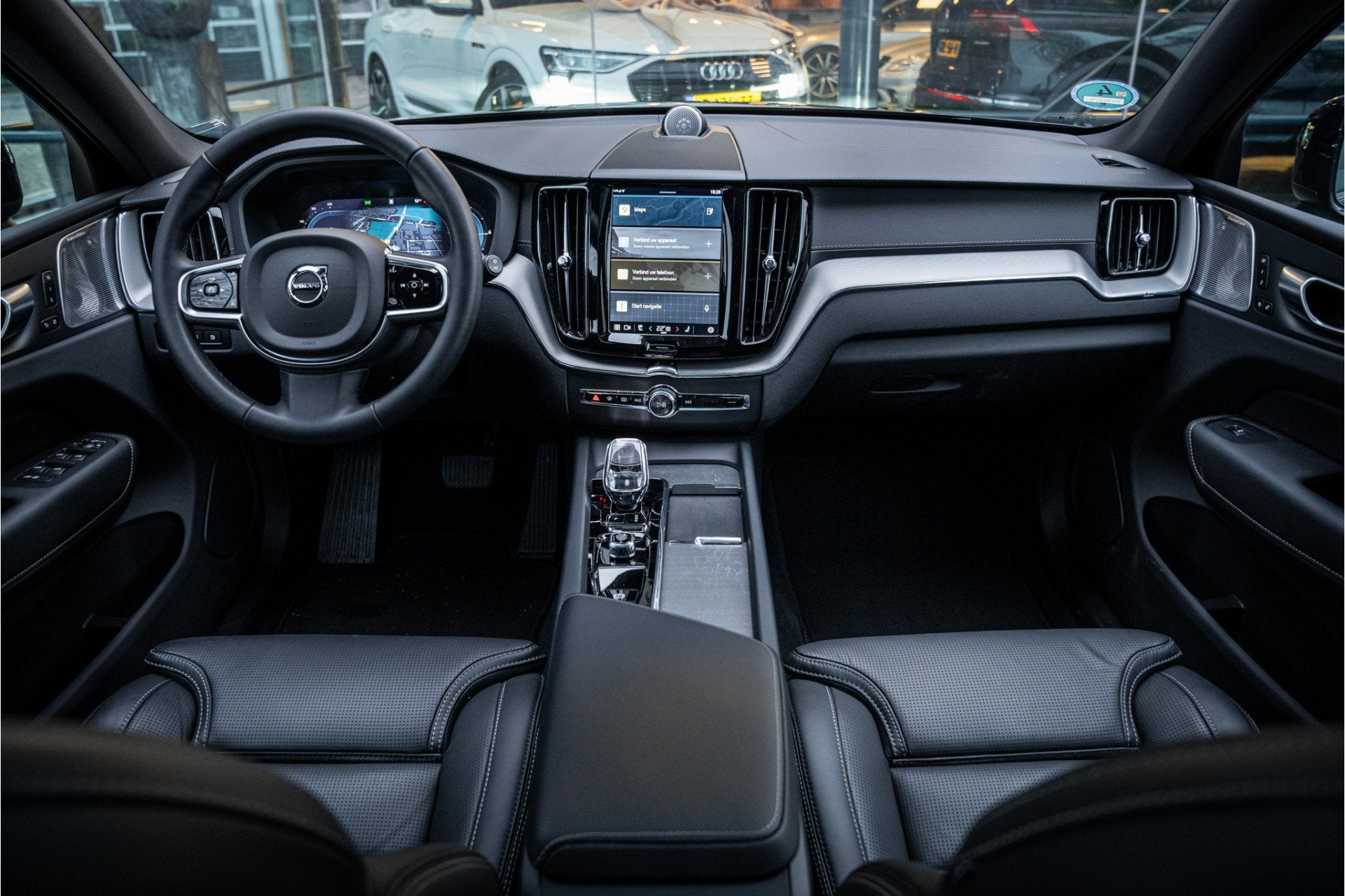Volvo XC60 T8 Recharge AWD Ultra Black Edition * Ventilatie, Automaat, Gebruikt, 4 cilinders, Zwart
