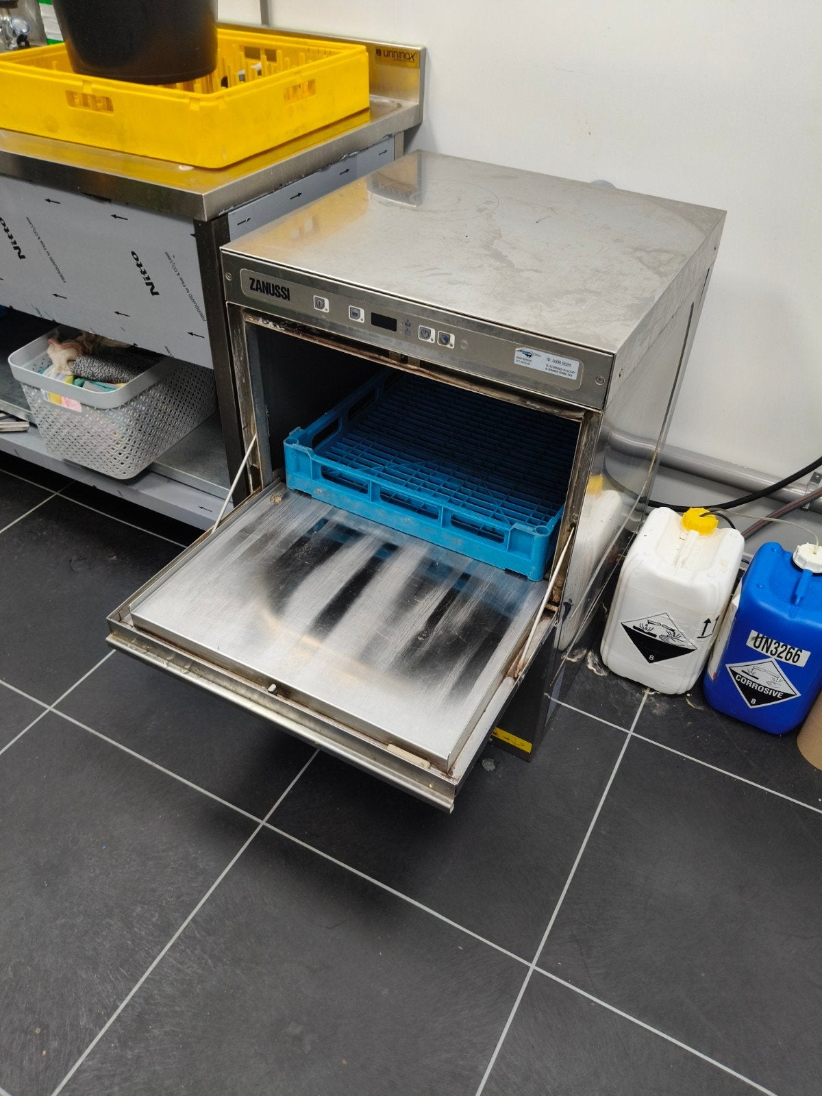 Zanussi professionele vaatwasser - Defect, Gebruikt, 60 cm of meer, Ophalen of Verzenden, 85 tot 90 cm