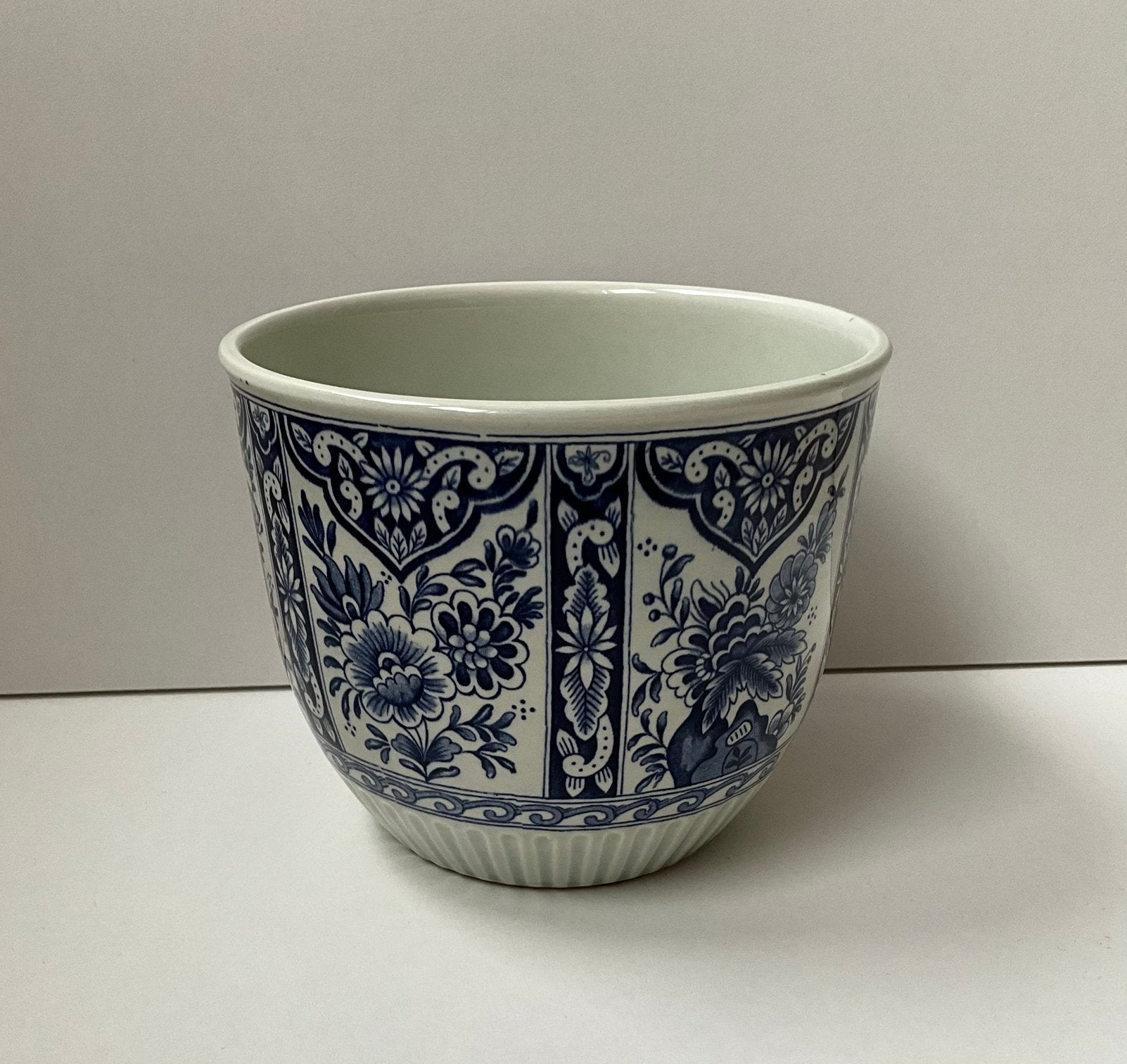 Prachtige Delftsblauwe bloempot van Petrus Ragout Maastricht, Tuin en Terras, Ophalen, Rond, Binnen, Zo goed als nieuw