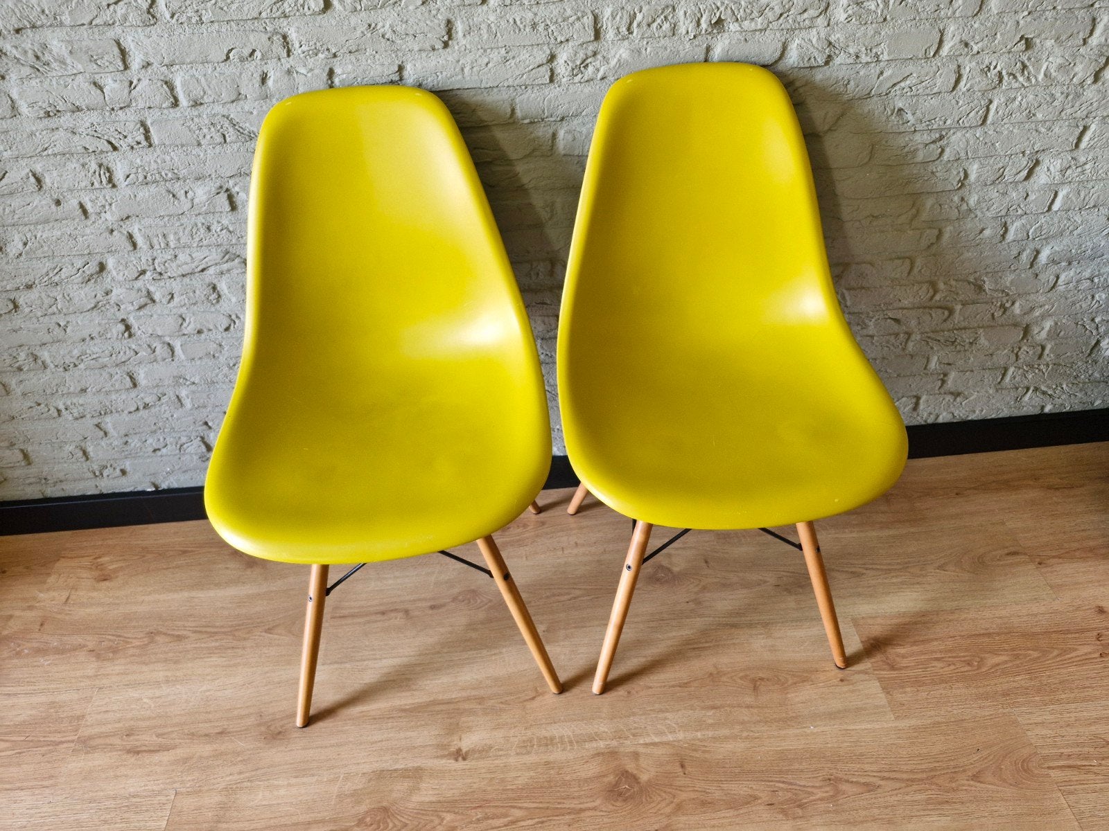 2x Originele Vitra Eames stoelen in de kleur Mosterd geel, Ophalen, Twee, Design, Overige kleuren