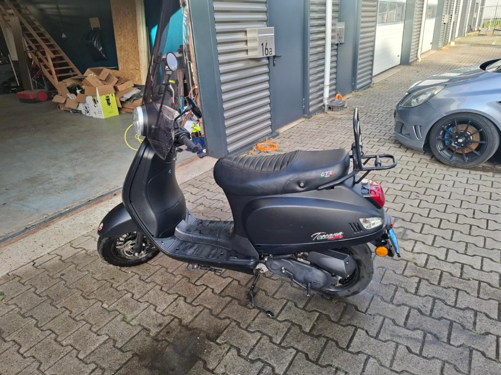 Scooter bijna nieuw grotebeurt net gehad, Fietsen en Brommers, Ophalen of Verzenden, Zo goed als nieuw, Benzine, Overige merken