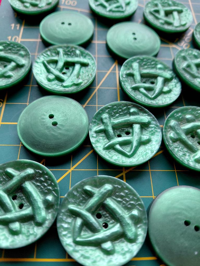 Vintage groene knopen, Hobby en Vrije tijd, Naaien en Fournituren, Ophalen of Verzenden, Nieuw, Knoop of Knopen