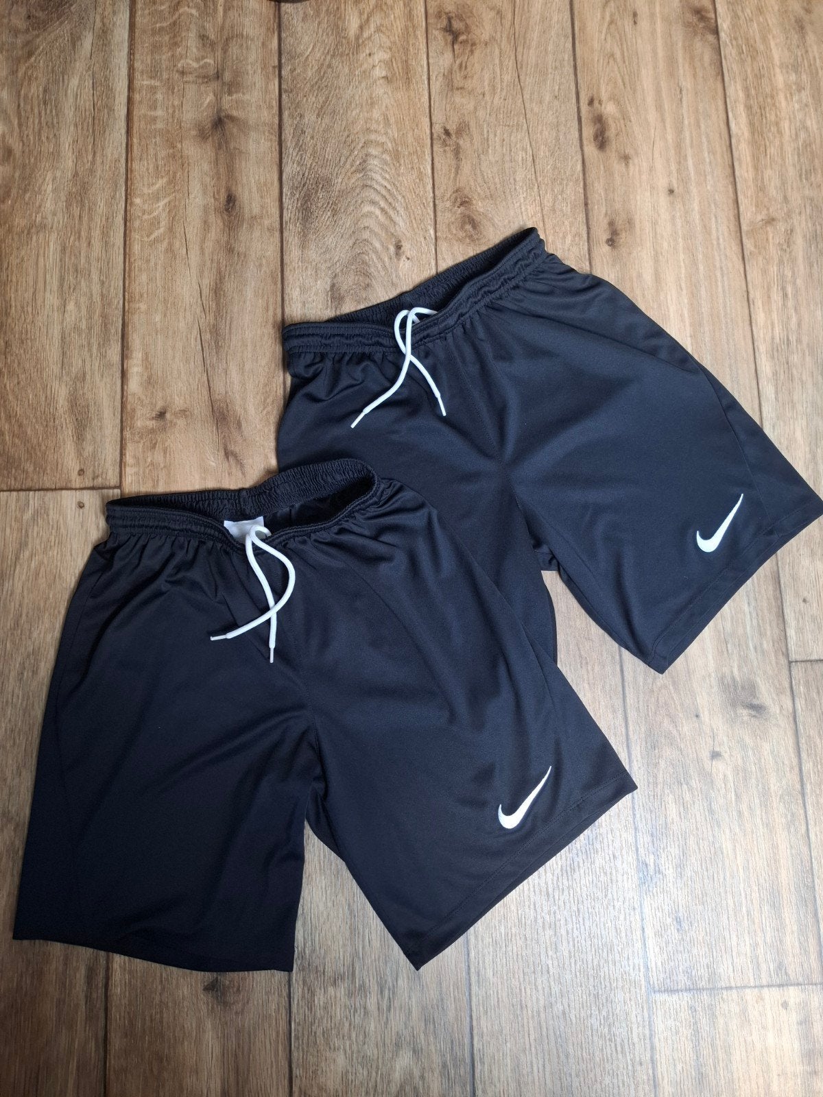 2x korte sport broek nike mt S, Zwart, Nike, Ophalen of Verzenden, Zo goed als nieuw