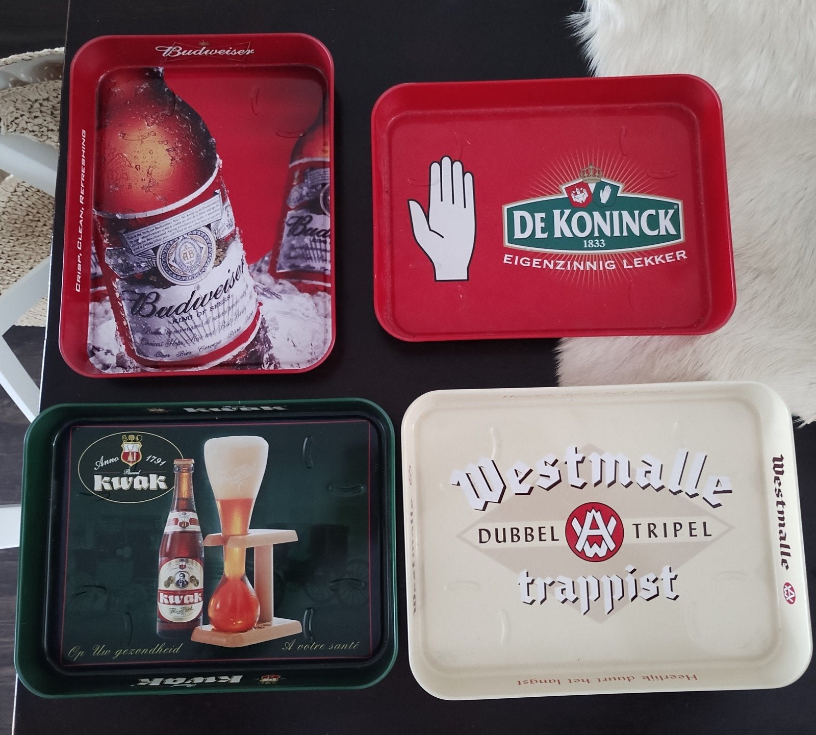 4 bier dienbladen: Budweiser, De Koninck, Kwak, Westm, Ophalen of Verzenden, Nieuw, Overige typen, Overige merken