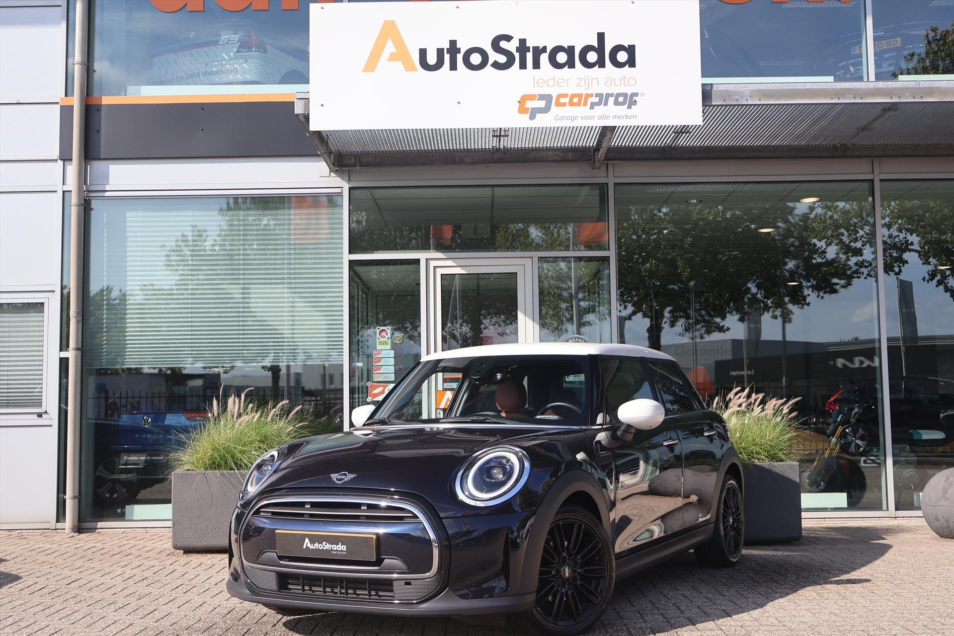 Mini Mini 5-Deurs (f55) Cooper 1.5 Business Edition 136pk AU, 136 pk, Gebruikt, Met garantie (alle), Blauw
