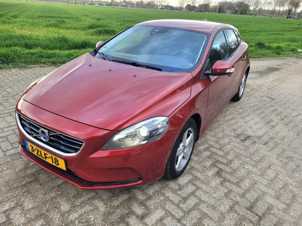 Volvo V40 1.6 T2 2014 Trekhaak Stoelverwarming Dealeronderho, Auto's, Volvo, Voorwielaandrijving, 1596 cc, Stof, Zwart