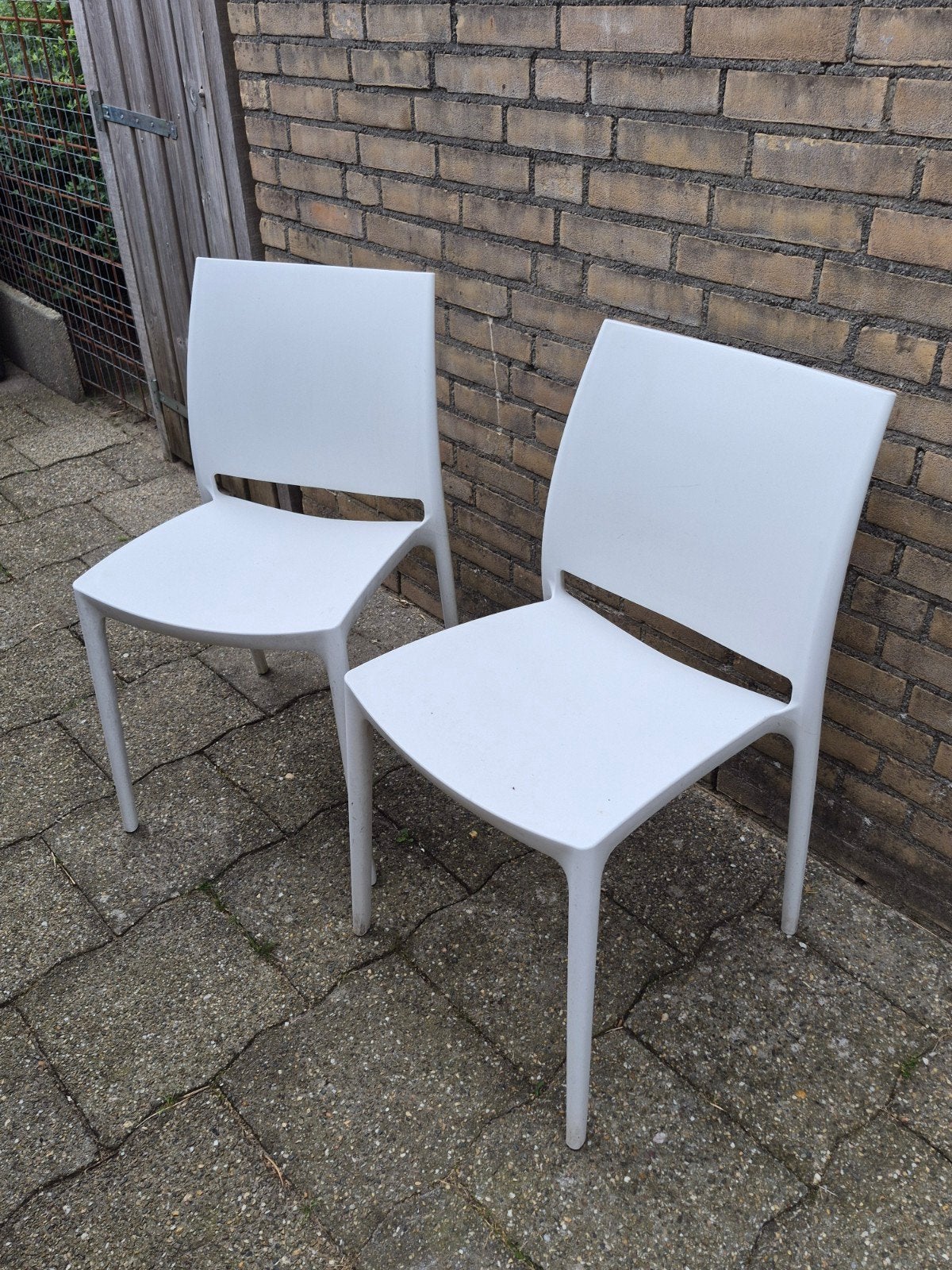 Set van 2 witte Maya stoeltjes, Ophalen, Modern, Stapelbaar, Kunststof, Gebruikt
