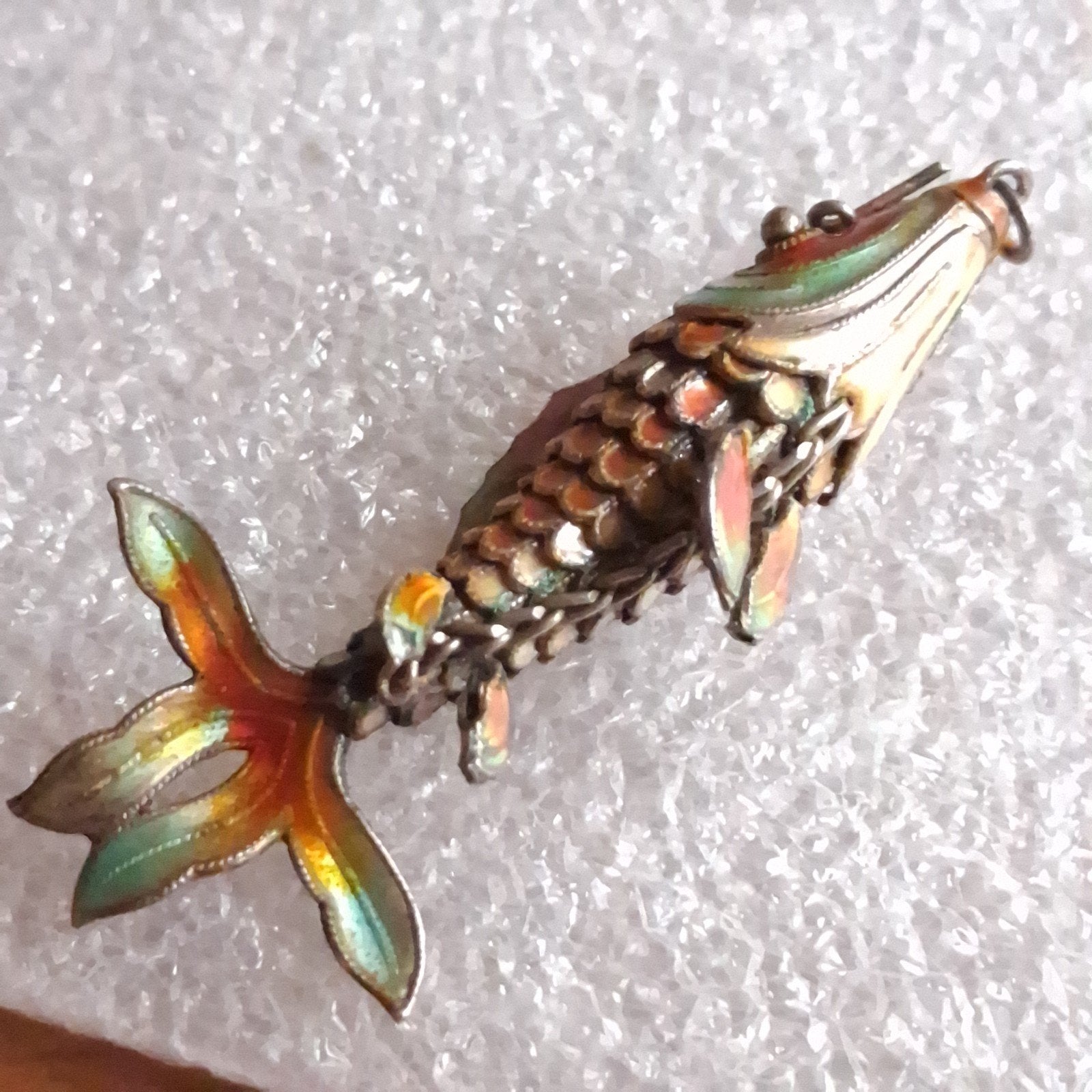 Oude Vis met Segmenten Chinees Zilver en Cloisonné Emaille, Verzenden, Zilver, Zilver