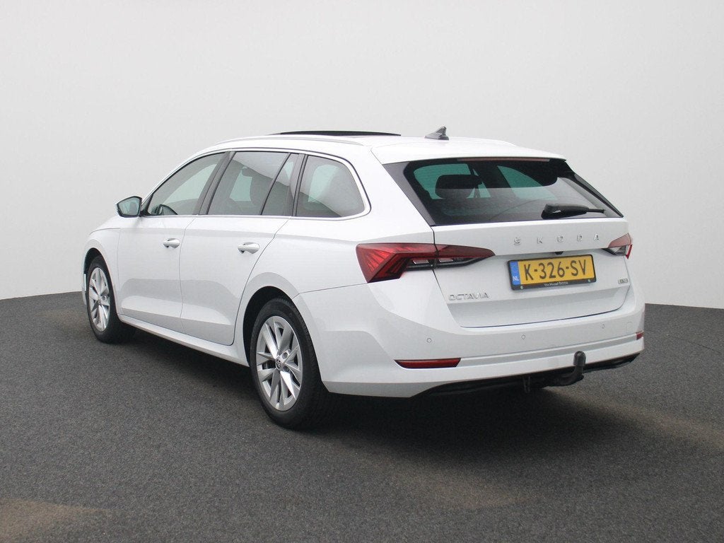 Skoda Octavia Combi 1.0 e-TSI Business Edition Plus | PANO S, Auto's, Skoda, 12 maanden, Gebruikt, Wit, 19 km/l