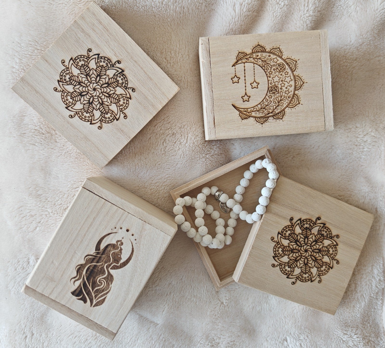 houten doosje | altaarstuk gegraveerd, Huis en Inrichting, Ophalen of Verzenden, Nieuw, Beige, Hout