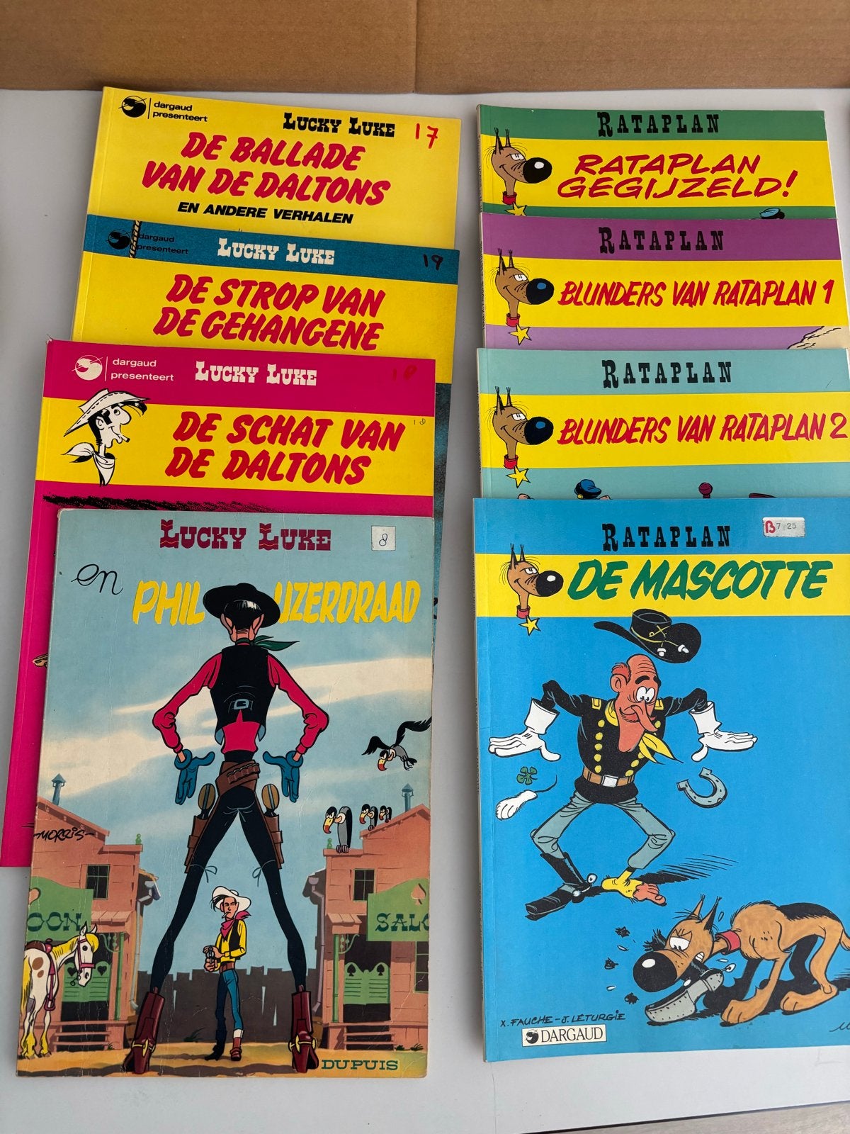 Grote collectie Lucky Luke en Rataplan stripboeken, Boeken, Stripboeken, Meerdere stripboeken, Ophalen of Verzenden, Gelezen