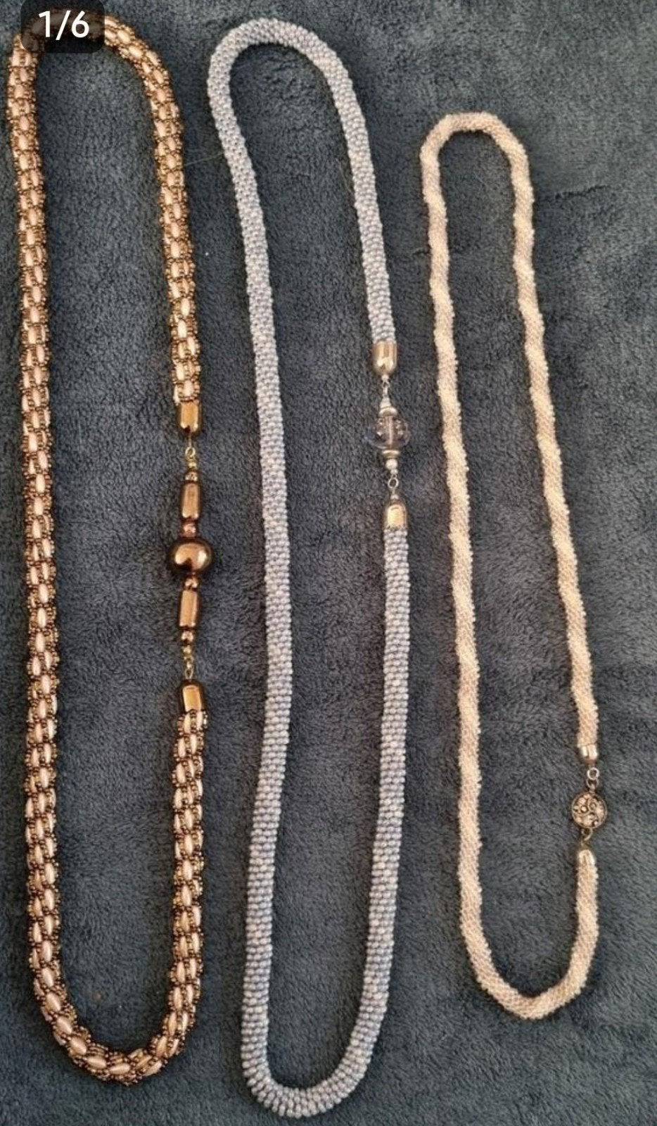 3 gehaakte kralen kettingen

1x goudkleurig
1x lichtblauw
1x, Ophalen of Verzenden, Gebruikt, Overige kleuren, Overige materialen