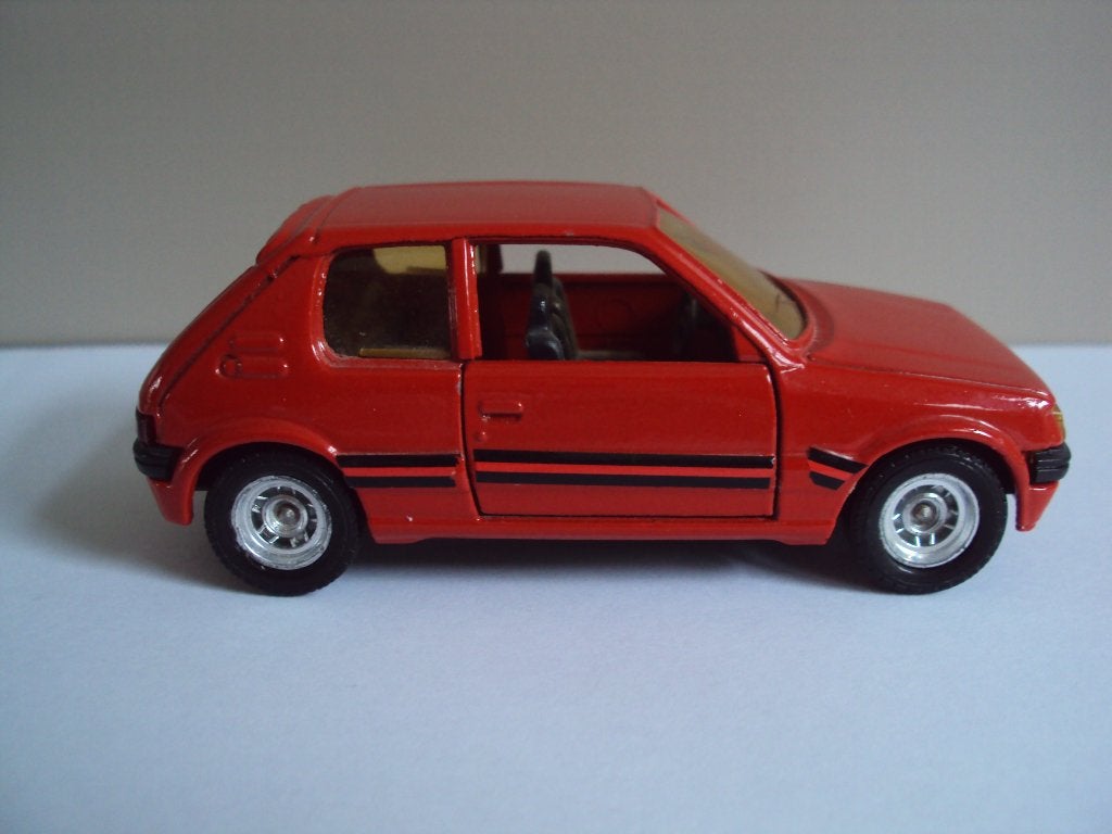Modelauto Peugeot 205 / 1/43, Ophalen of Verzenden, Gebruikt, Auto