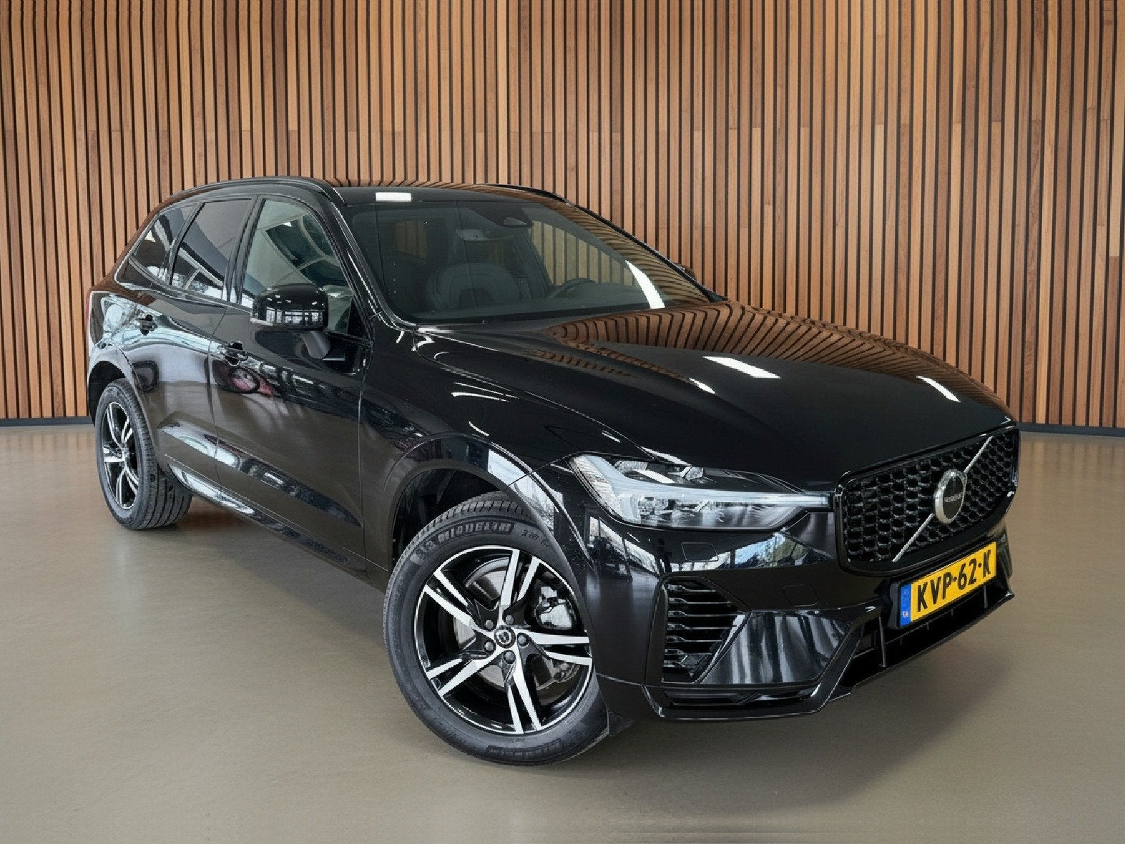Volvo XC60 2.0 T6 Plug-in hybrid AWD R-Design | Elektr. Trek, Automaat, Gebruikt, Euro 6, 4 cilinders