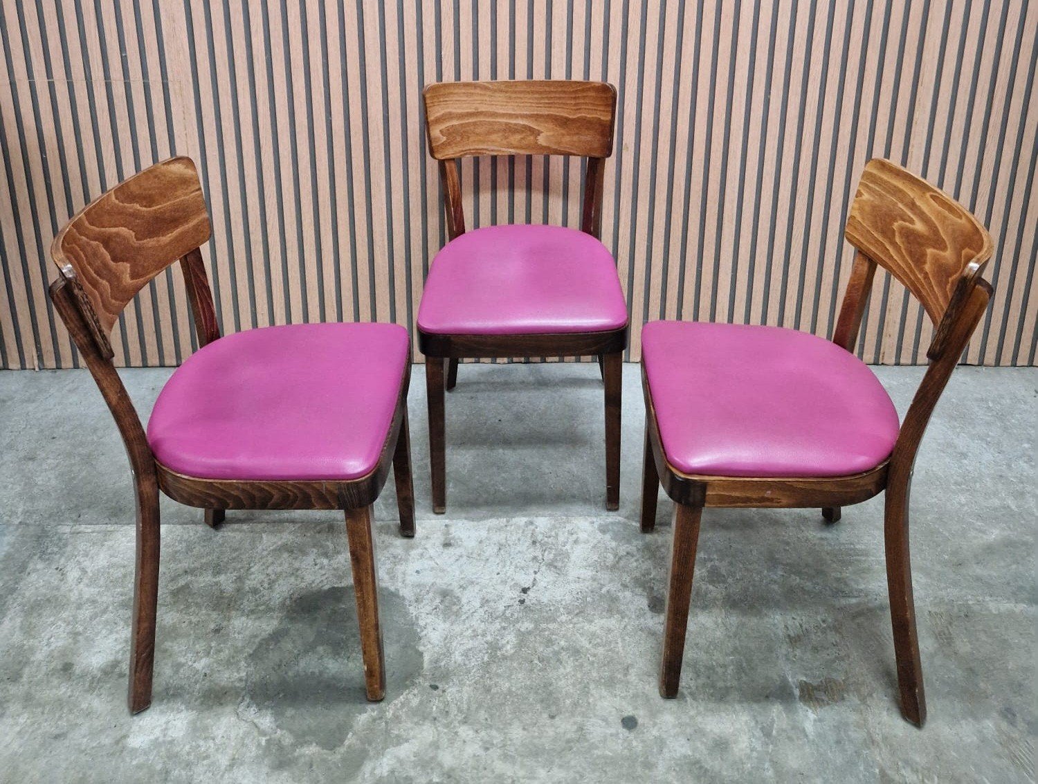 17 x Satelliet cafestoelen bruin hout roze leer cafe stoelen, Ophalen of Verzenden