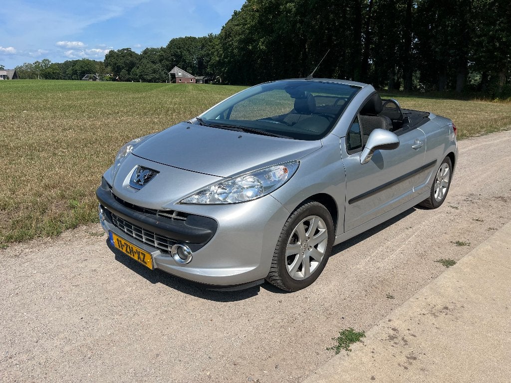 Peugeot 207 1.6 16V CC 88KW 2008 Grijs, Auto's, Peugeot, Voorwielaandrijving, USB, Zwart, 4 cilinders