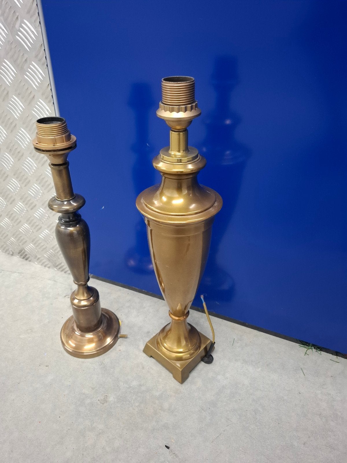 2 grote en zware lichtkandelaars, Ophalen, Koper of Brons