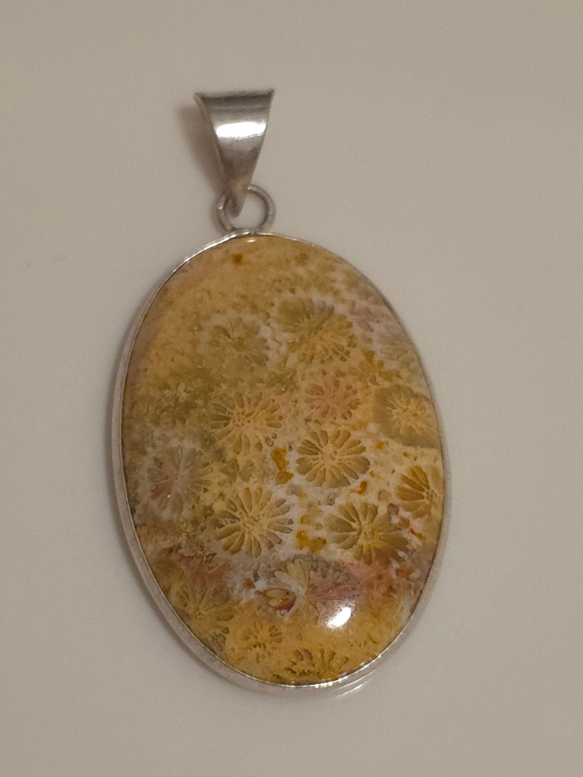 Unieke hanger met fossiel koraal, Opal love, Geel, Zwanensingel 239, Nieuw