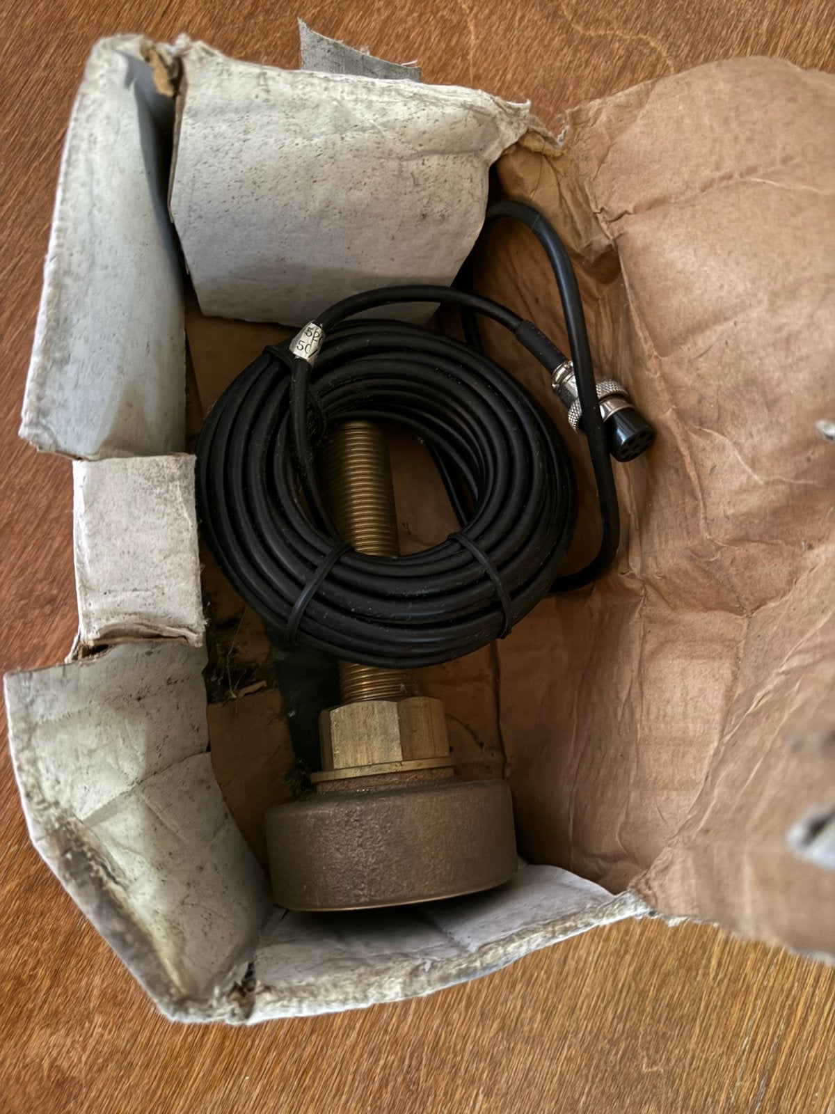 Nieuwe Furuno Bronzen Door-de-romp Transducer 520-5MSC-A, Ophalen of Verzenden, Nieuw, Motor en Techniek, Zeilboot of Motorboot