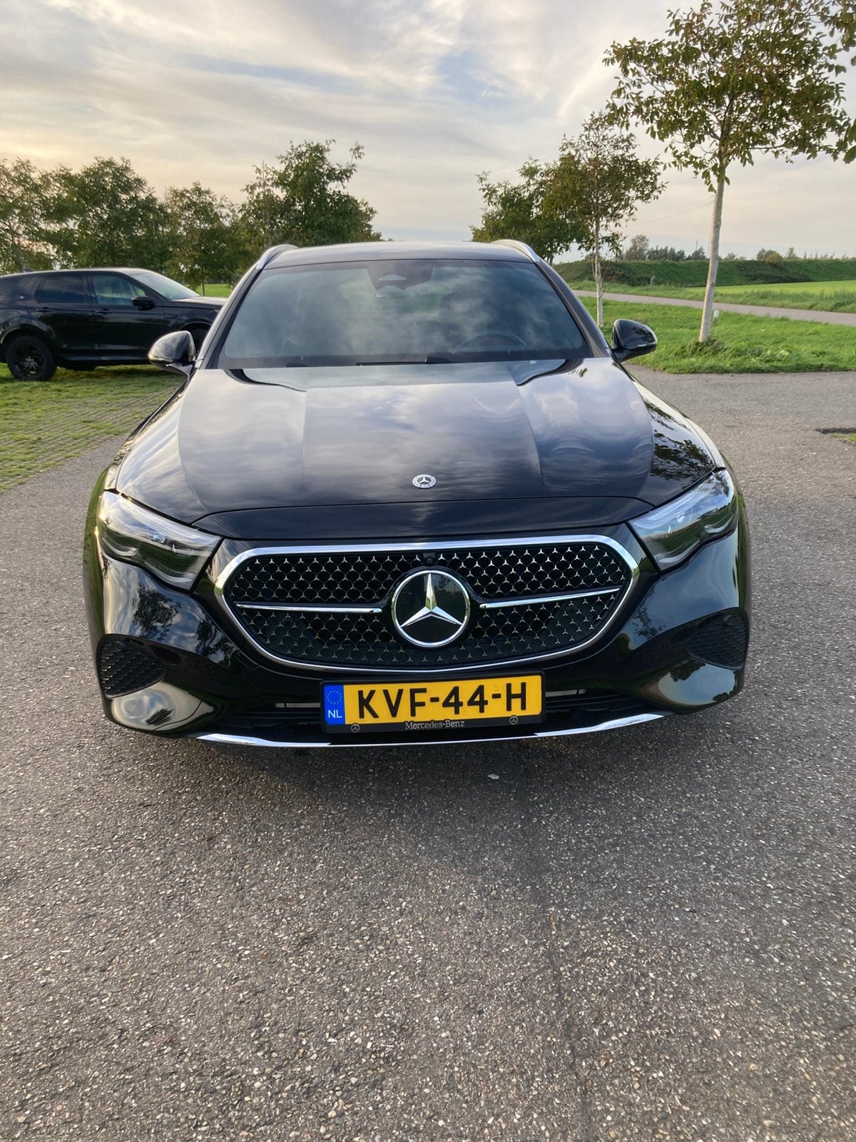 Mercedes-Benz E-Klasse E300 e 313pk 9G-TRONIC 2025 Zwart, Automaat, Dealer onderhouden, Achterwielaandrijving, Isofix