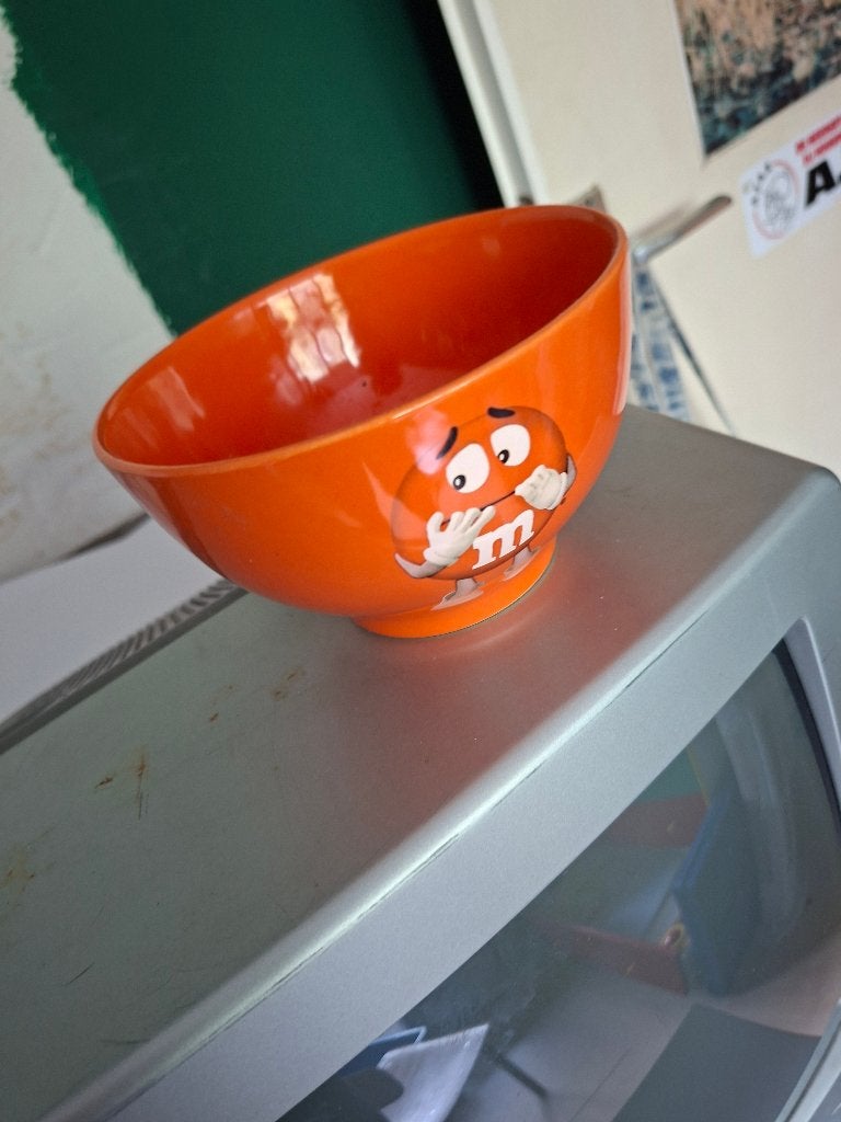 oranje schaaltje M en M, Huis en Inrichting, Ophalen of Verzenden, Overige stijlen, Schaal of Schalen