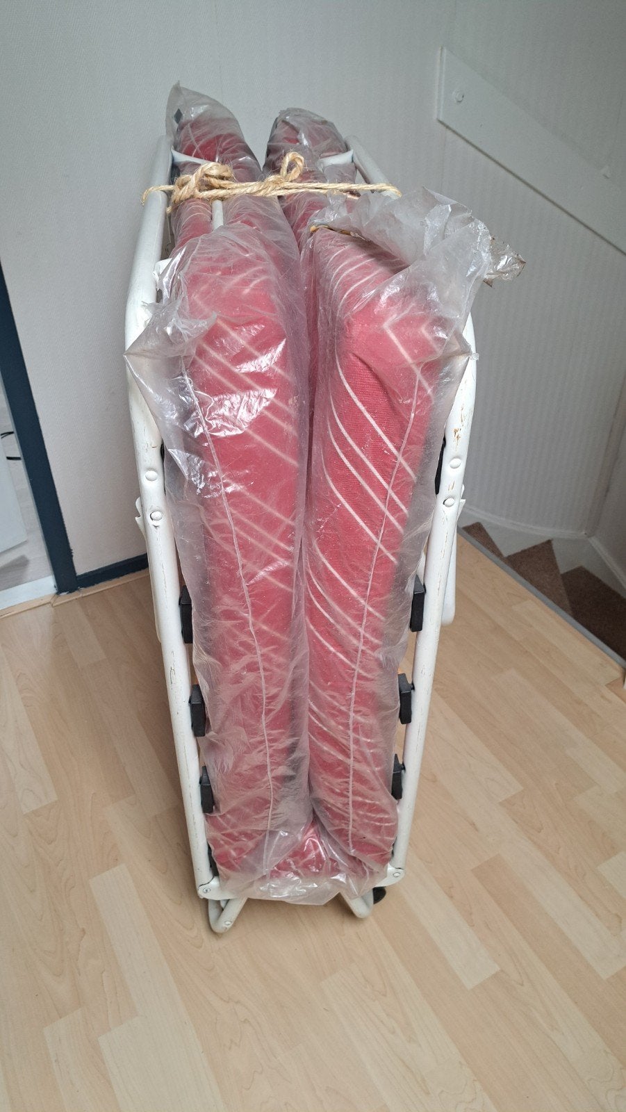 Inklapbaar logeerbed inclusief matras, Huis en Inrichting, Ophalen, Gebruikt, Eenpersoons, Wit