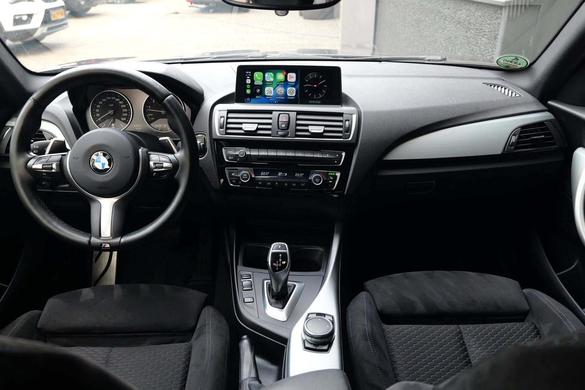 BMW 1-serie M140i xDrive Centennial High Executive Alcantara, Auto's, Dealer onderhouden, Gebruikt, Xenon verlichting, 14 km/l