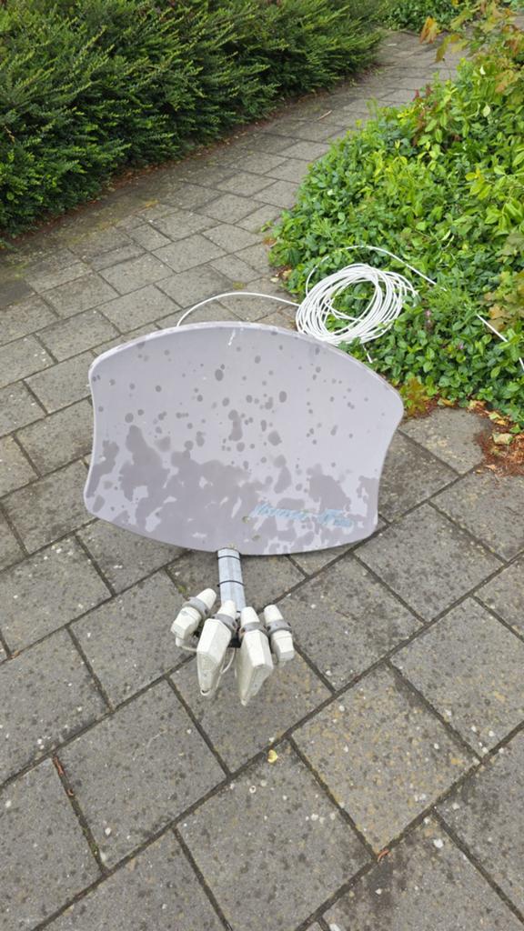 Schotelantenne met LNB's en kabel, Audio, Tv en Foto, Schotelantennes, Ophalen of Verzenden, Gebruikt, (Schotel)antenne, Overige merken