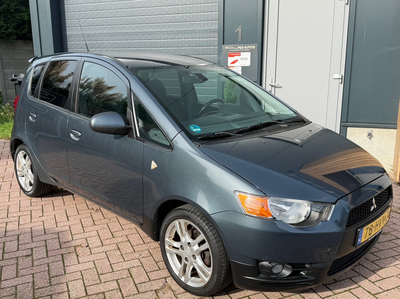 Mitsubishi Colt 1.5 5-DR 2009 Grijs airco, Auto's, Voorwielaandrijving, Stof, 40 €/maand, 4 cilinders